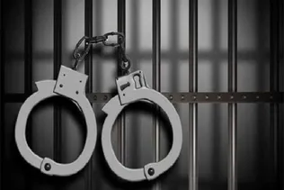 خواستگار قلابی در دام پلیس؛ سرقت ۲ میلیارد تومانی با آبمیوه مسموم