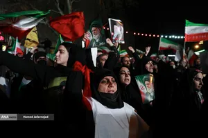  اجتماع مردمی در خونخواهی امام شهید امت - خیابان پیروزی چهارراه کوکاکولا