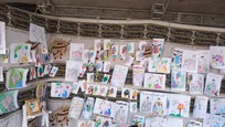 غرفه کودک در موکب دانشگاه آزاد علوم و فناوری پردیس؛ فضایی برای روایتگری و خاطره‌سازی نونهالان در آیین بدرقه امام شهید