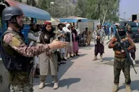 وزیر دفاع و رئیس ستاد ارتش پاکستان وارد دوحه شدند؛ مذاکرات امنیتی با طالبان و تمدید آتش‌بس با افغانستان