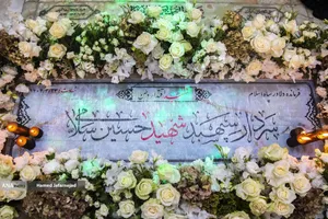 اجتماع مردم کنار مزار شهید سپهبد سلامی در ایام اربعین فرمانده دلاور سپاه اسلام