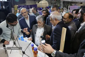 دکتر بیژن رنجبر رییس دانشگاه آزاد اسلامی در مراسم افتتاحیه سومین دوره نمایشگاه فناوری و نوآوری فن نما 1404