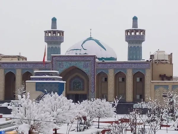 دانشگاه آزاد اسلامی واحد قم در یک روز برفی