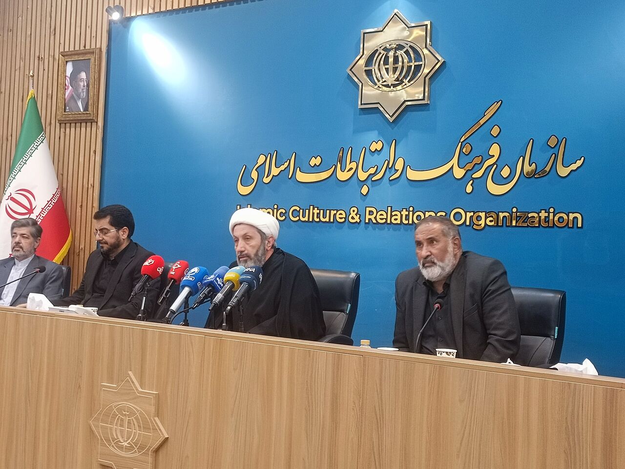 دریافت ۲ هزار قطعه ادبی در رثای رهبر شهید از شعرای ۴۰ کشور جهان دریافت ۲ هزار قطعه ادبی در رثای رهبر شهید از شعرای ۴۰ کشور جهان