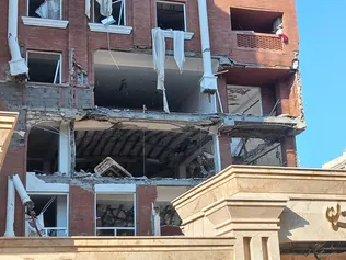 فیلم| جزئیاتی از انفجار در ساختمان مسکونی بلوار معلم بندرعباس/ یک فوتی و ۱۴ مصدوم تاکنون/ علت حادثه مشخص شد