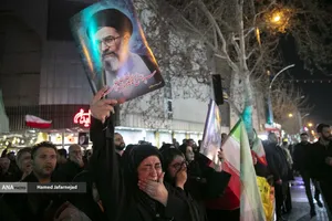 عزاداری شهادت رهبر انقلاب در چهارراه کوکاکولا خیابان پیروزی تهران