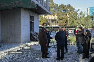 بازدید دکتر بیژن رنجبر رئیس دانشگاه آزاد اسلامی، پس از حمله هوایی آمریکا و رژیم صهیونیستی به سفارت سابق آمریکا(لانه جاسوسی) 