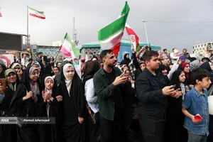 مراسم جشن عروسی زوج های جان فدا همزمان با سالروز ازدواج حضرت زهرا و حضرت علی در میدان امام حسین