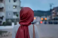 تفاوت میان حجاب و برهنگی/ نقش والدین در کنترل فضای مجازی