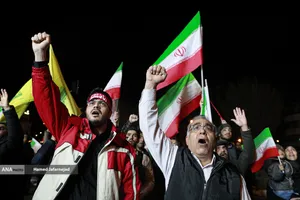 مراسم وداع با شهدای ناوشکن دنا و حمایت از نیروهای مسلح با حضور دکتر بیژن رنجبر و دانشگاهیان دانشگاه آزاد اسلامی استان تهران و اقشار مختلف مردم - میدان فردوسی تهران