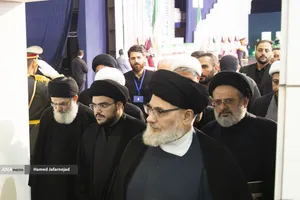 ادای احترام مقامات و مسئولان خارجی به پیکر امام شهید 