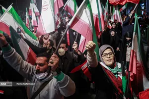 اجتماع به عشق وطن دسته پرچم داران ایران- میدان انقلاب تهران