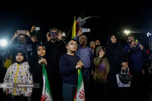 اقامه نماز استغاثه به امام زمان زمان(عج) - میدان ولیعصر (عج)
