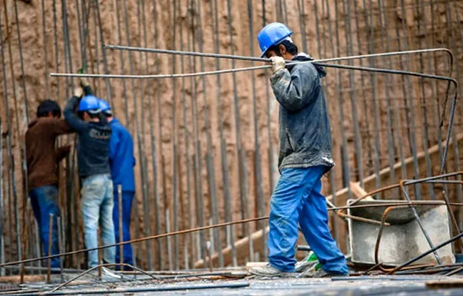 حق مسکن ۳ میلیونی حمایت یا رفع تکلیف؟ / وقتی ۶۰ درصد دستمزد کارگران صرف اجاره می‌شود
