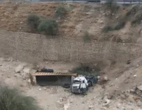 ‌یک کشته و یک مصدوم در سقوط ۴۰ متری تریلی در بومهن+ فیلم