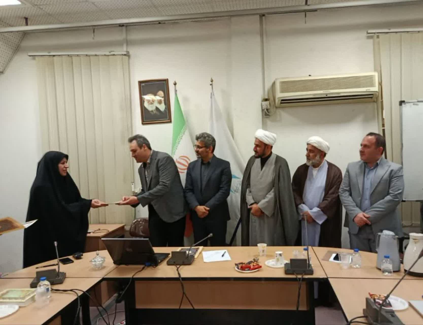تجلیل از استادان نمونه دانشگاه آزاد اسلامی دزفول/ برترین‌های حوزه فرهنگی مدارس سما معرفی شدند