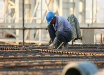 گلپور: دولت ظرفیت کارگر ایرانی را نادیده نگیرد/ به جای قانون جذب اتباع خارجی وضعیت بیکاران را شفاف کنید!