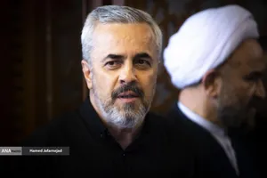 احمد باقری(افشردی) در مراسم گرامیداشت چهلمین روز درگذشت شهید سپهبد محمد باقری (محمد حسین افشردی) و همسر وی ( اشرف افشردی) و دختر این فرمانده عزیز (فرشته افشردی)