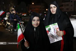 مراسم وداع با شهدای ناوشکن دنا و حمایت از نیروهای مسلح با حضور دکتر بیژن رنجبر و دانشگاهیان دانشگاه آزاد اسلامی استان تهران و اقشار مختلف مردم - میدان فردوسی تهران