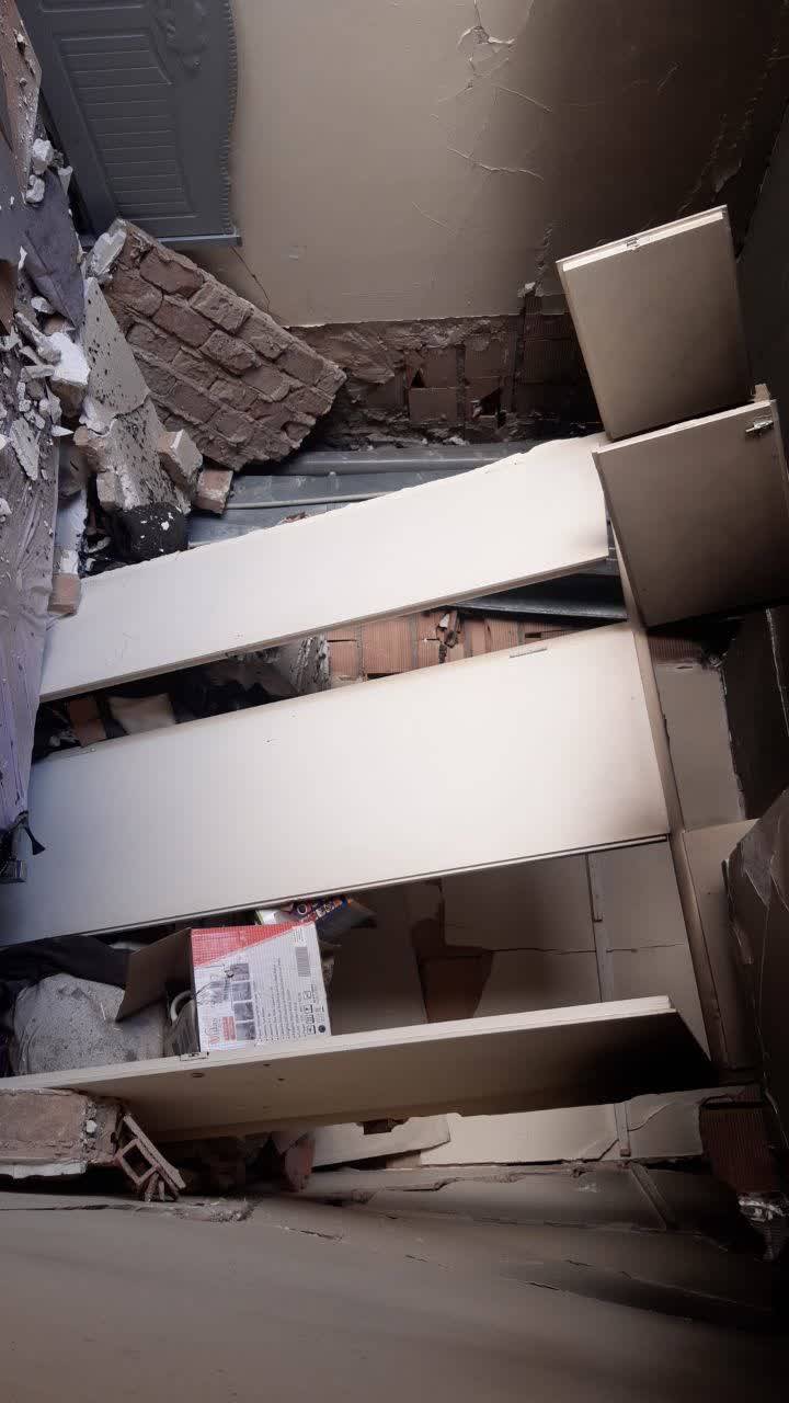 انفجار گاز و آتشسوزی در یک ساختمان مسکونی؛ تخریب بخشی از دیوارها و آسیب به سه خودرو انفجار گاز و آتشسوزی در یک ساختمان مسکونی؛ تخریب بخشی از دیوارها و آسیب به سه خودرو