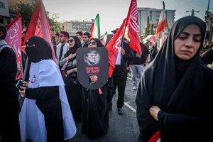 تشییع پیکر مطهر آقای شهید ایران و خانواده ایشان -۱
