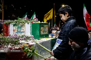 وداع با پیکرهای خانوادگی شهیدان شادکامی در چهارراه نظام&zwnj;آباد