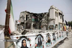 حضور دکتر رنجبر در مدرسه شجره طیبه میناب و مزار شهدای مظلوم دانش‌آموز