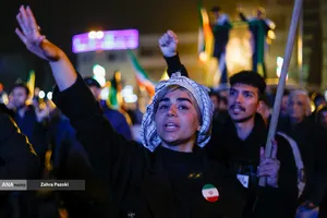 مراسم عزاداری در سوگ رهبر شهید انقلاب - میدان انقلاب تهران
