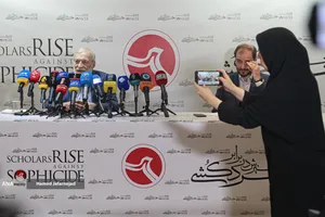 محمدجواد لاریجانی رئیس پژوهشگاه دانش&zwnj;های بنیادی و رئیس همایش &laquo;خیزش در برابر خردکشی&raquo;