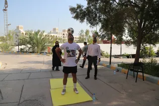 ثبت رکورد بین‌المللی حرکات نمایشی با توپ فوتبال در دانشگاه آزاد بندرعباس به یاد دو شهید دانش‌آموز مینابی