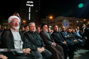 تجمع أسرة جامعة آزاد الإسلامية لتجديد البيعة لقائد الثورة في طهران