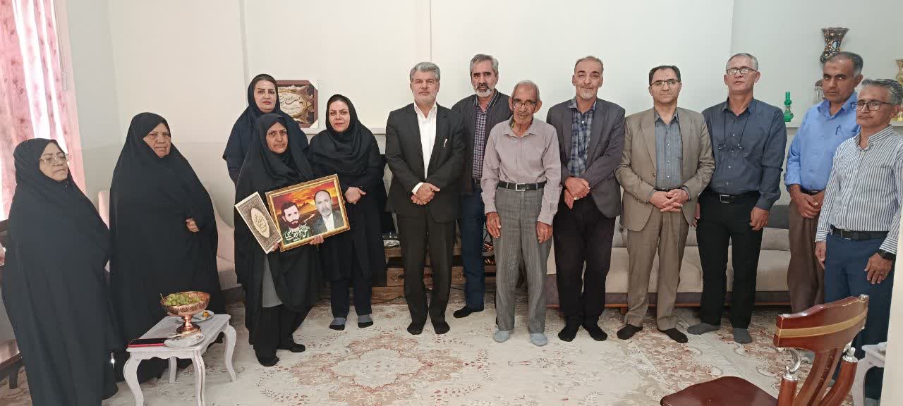 رئیس دانشگاه آزاد اسلامی ارسنجان: تکریم خانواده شهدا و ایثارگران وظیفه‌ای همیشگی است
