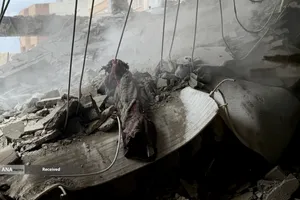 در پی تجاوز جنایتکاران آمریکایی-صهیونی به مناطق مسکونی اصفهان، گروه های جهادی از لحظات ابتدایی وقوع این جنایت، در کنار امدادگران مشغول خدمت رسانی، آواربرداری و بازسازی منازل آسیب دیده مردم هستند.