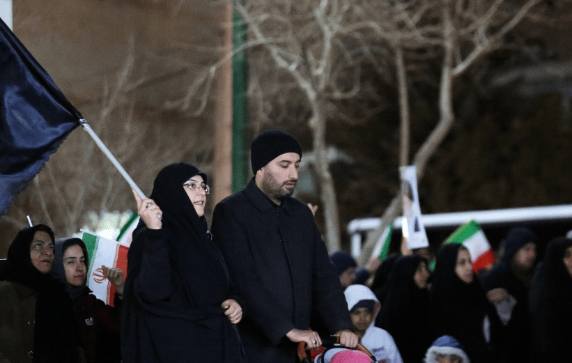 قیام مردم عزادار ایران اسلامی در سوگ امام شهید امت؛ از کولاک زیر کولاک برف تا قیام در عزای امام شهید امت قیام مردم عزادار ایران اسلامی در سوگ امام شهید امت؛ از کولاک زیر کولاک برف تا قیام در عزای امام شهید امت