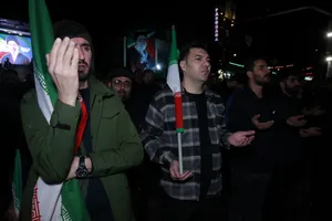 اقامه نماز استغاثه به امام زمان زمان(عج) - چهارراه نبرد خیابان پیروزی