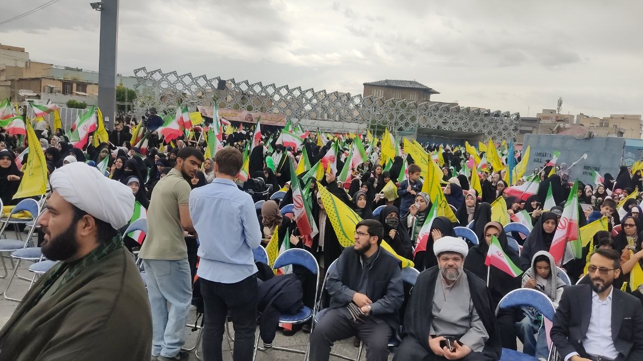 آغاز اجتماع باشکوه «دختران آرمانی» در میدان امام حسین (ع) با آیین نقاره زنی
