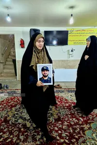 دیدار خادمیاران و یاوران رضوی با خانواده شهید طاها عبدی