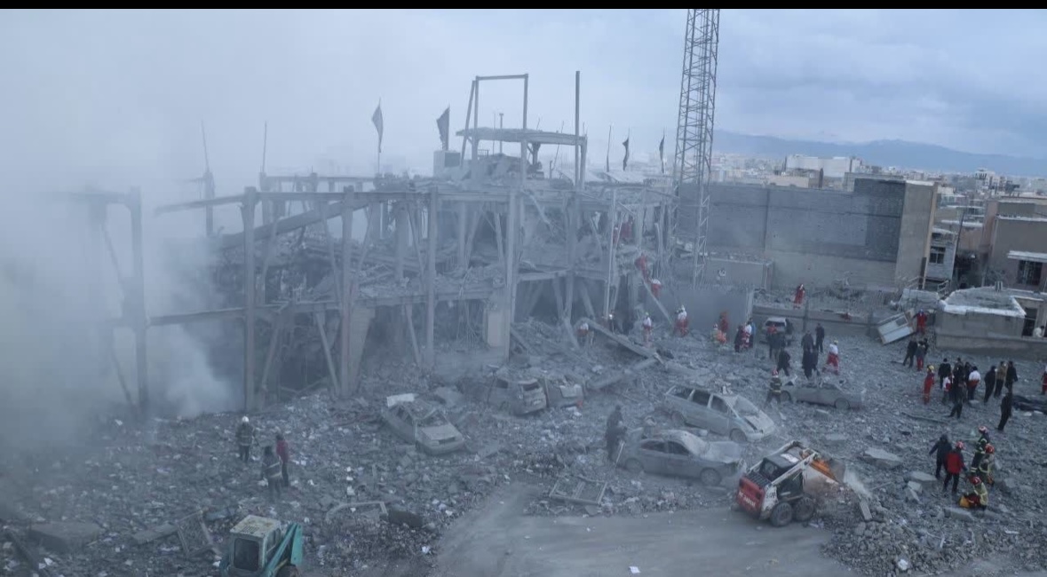 حسینیه اعظم زنجان در پی حمله هوایی دشمن آسیب دید حسینیه اعظم زنجان در پی حمله هوایی دشمن آسیب دید