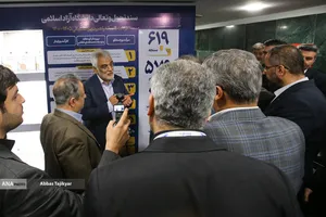 علی منتظری مقدم رئیس جهاد دانشگاهی در بازدید از نمایشگاه علمی دانشگاه آزاد اسلامی