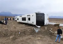 واژگونی اتوبوس زائران مشهد در خراسان جنوبی؛ ۴ نفر جان باختند