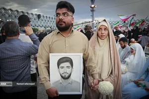 مراسم جشن عروسی زوج های جان فدا همزمان با سالروز ازدواج حضرت زهرا و حضرت علی در میدان امام حسین