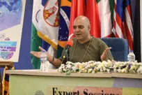 اجرای یک نمایش در دل شهر/ تئاتر در لابه‌لای زندگی شهری جاری است