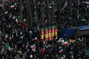 بیعت مردم با آیت&zwnj;الله سید مجتبی خامنه&zwnj;ای سومین رهبر جمهوری اسلامی ایران