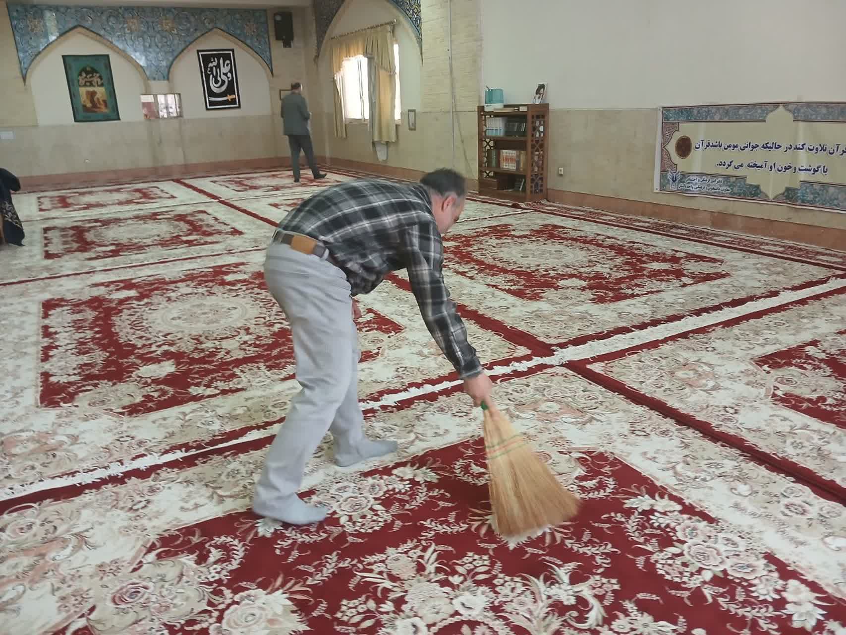 آیین معنوی غبارروبی مساجد در دانشگاه آزاد تاکستان برگزار شد