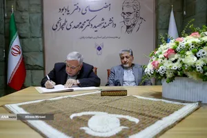 مراسم امضای دفتر یادبود دانشمند شهید دکتر محمد مهدی طهرانچی
