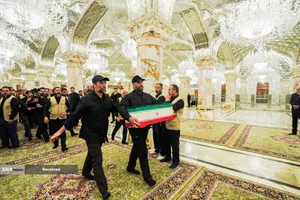 اقامه نماز بر پیکر مطهر رهبر شهید امّت در حرم مطهر حضرت امیرالمؤمنین(ع) 