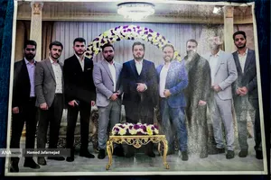 تصویری از مراسم شهید نخبه علی خدایاری به همراه دوستان(تمامی افراد در عکس یادگاری به فیض عظیم شهادت نائل آمدند)