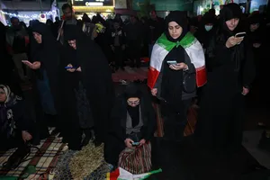اقامه نماز استغاثه به امام زمان زمان(عج) - چهارراه نبرد خیابان پیروزی