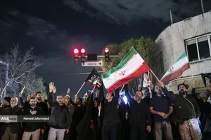 عزاداری شهادت رهبر انقلاب در چهارراه کوکاکولا خیابان پیروزی تهران