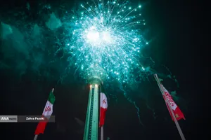 نورافشانی شب ۲۲ بهمن در تهران